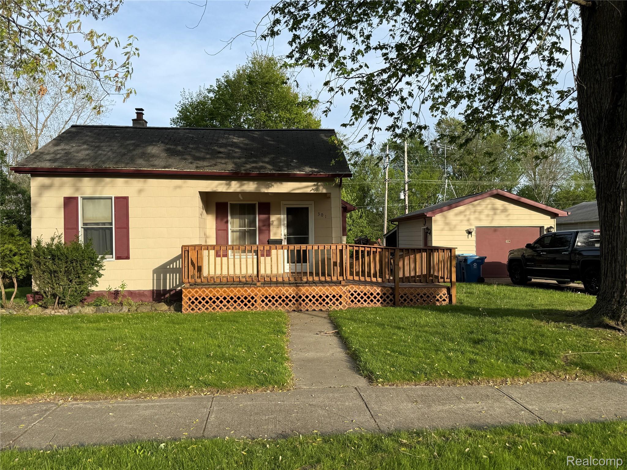 301 S Main Street Property Photo 3