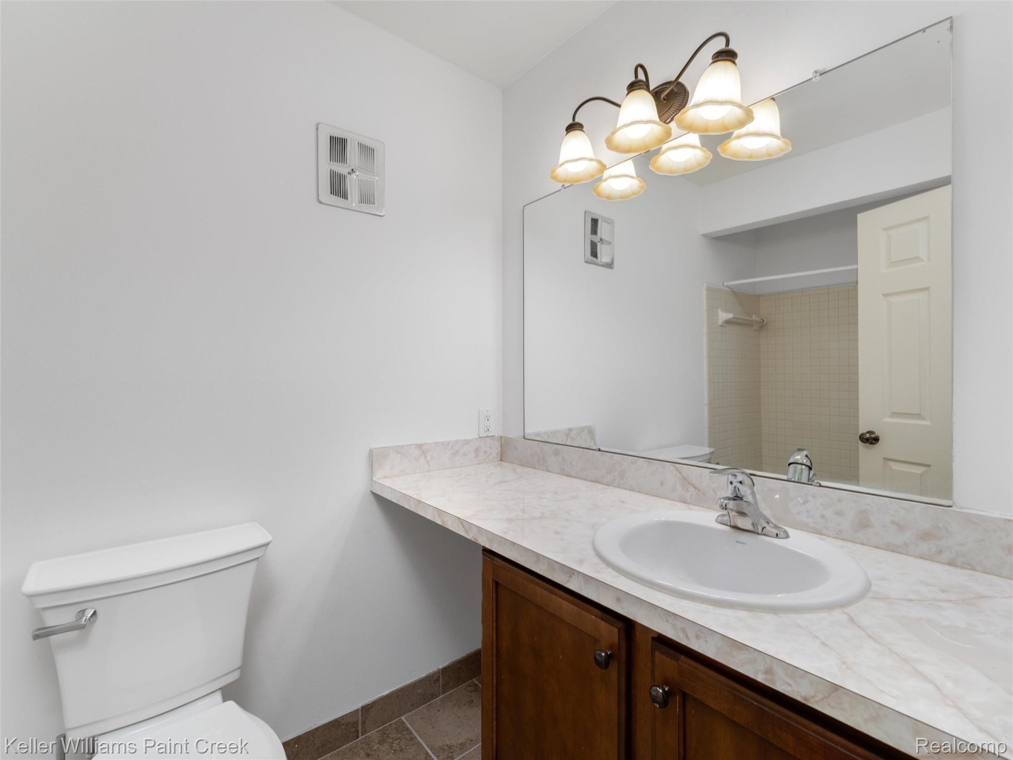 685 E Fox Hills Drive 67 Property Photo 13