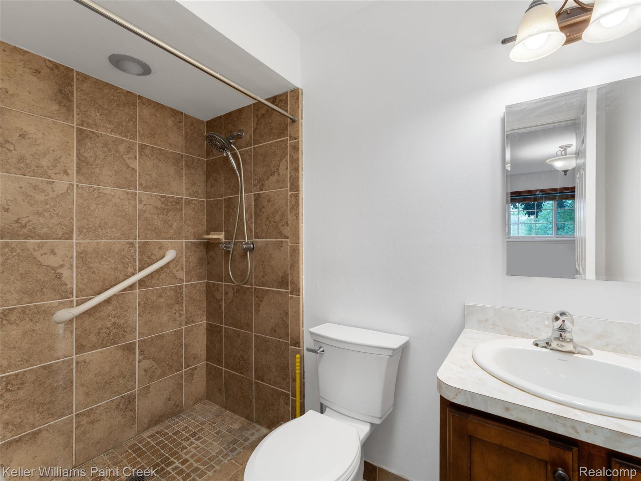 685 E Fox Hills Drive 67 Property Photo 18