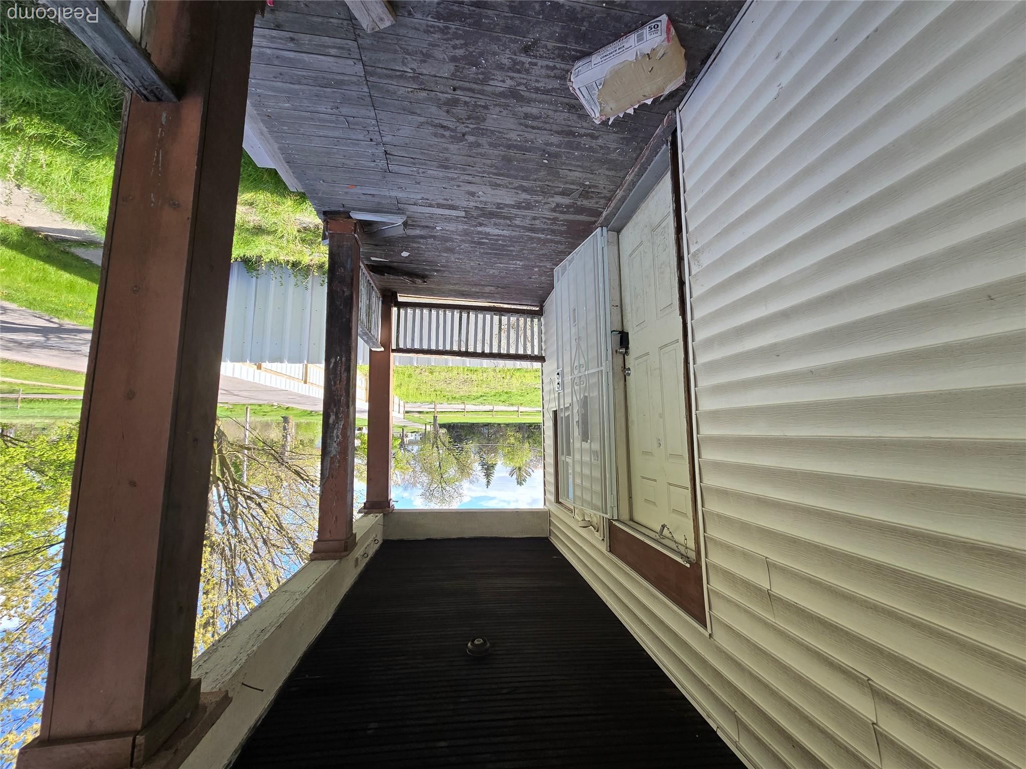 611 S 4th Avenue Property Photo 3