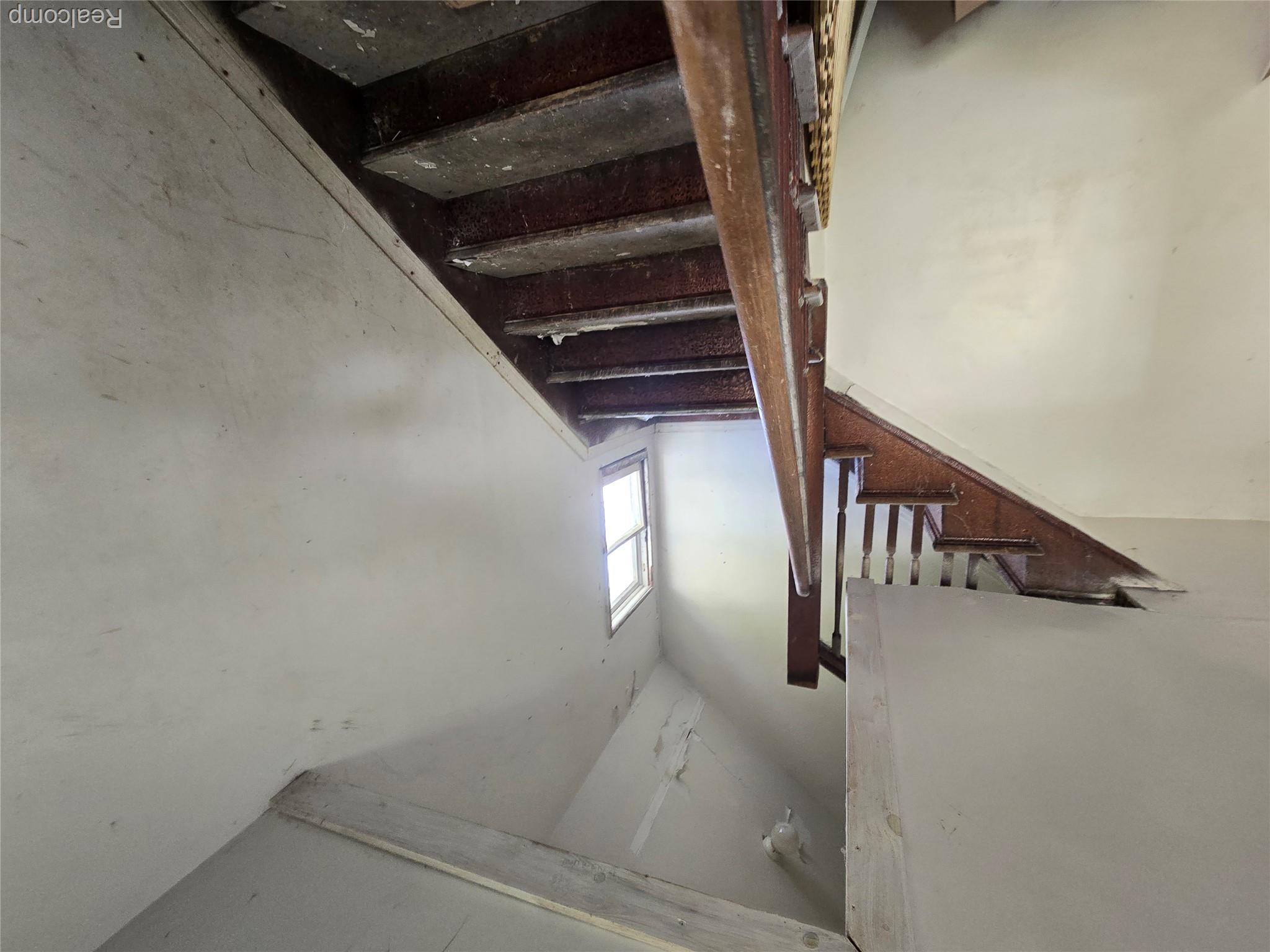 611 S 4th Avenue Property Photo 5