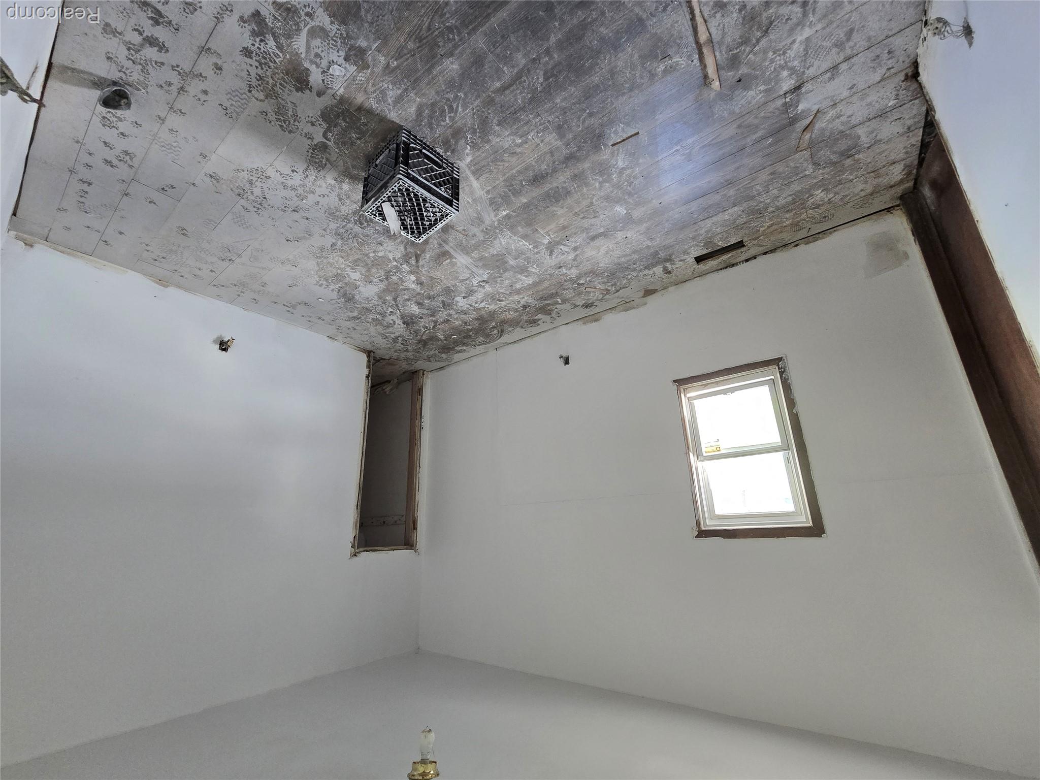 611 S 4th Avenue Property Photo 8