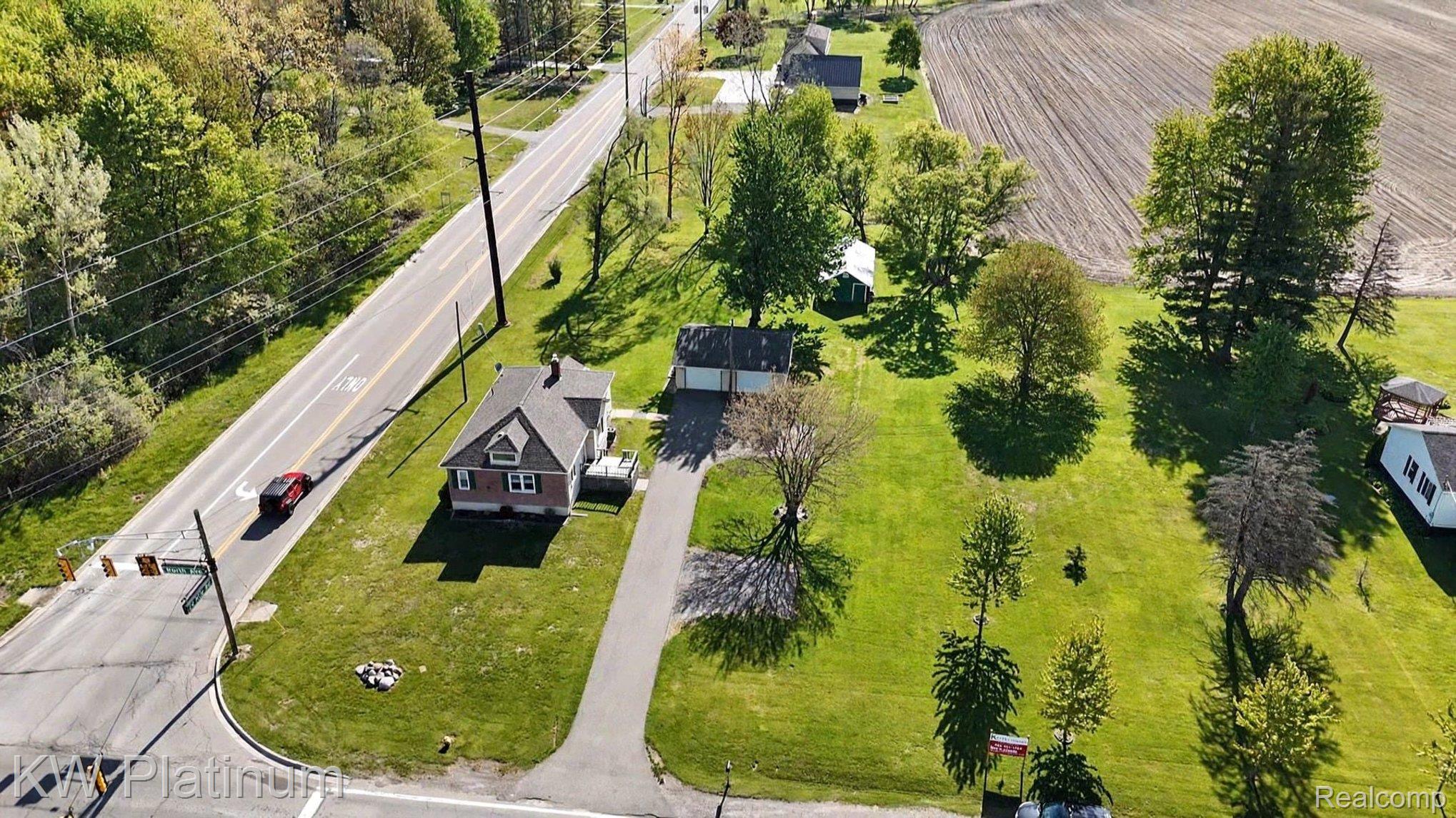52900 North Avenue Property Photo 3