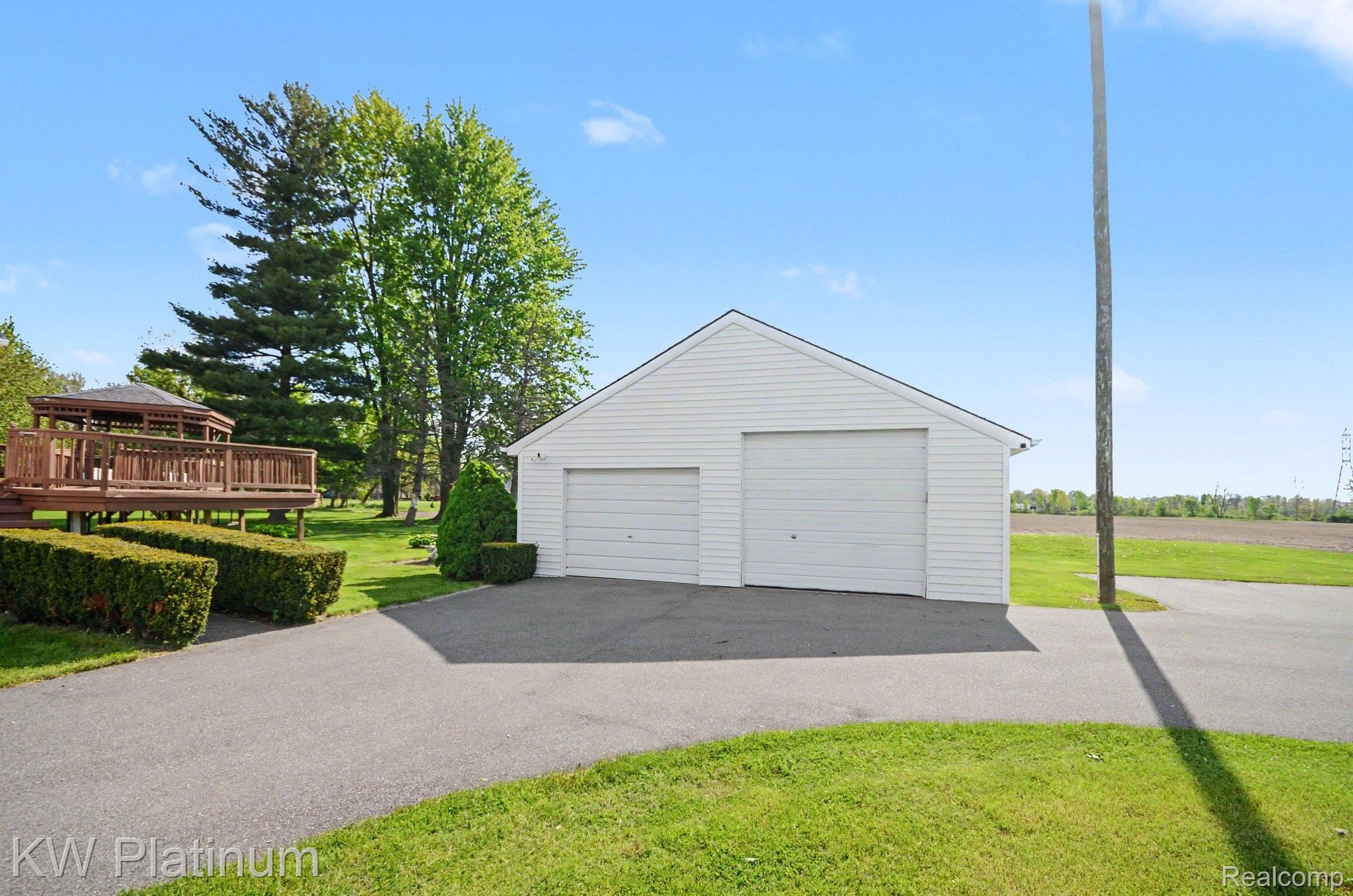 52900 North Avenue Property Photo 16