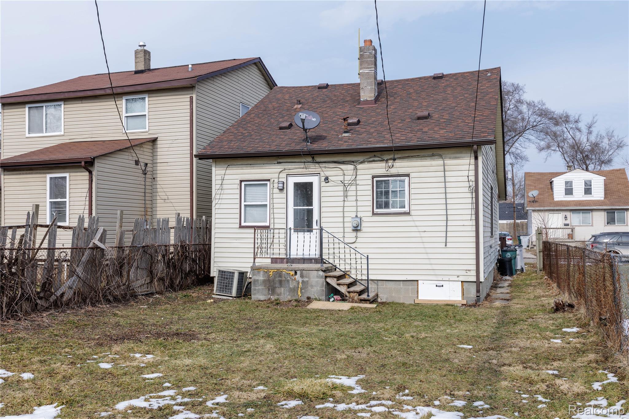 107 W Hayes Avenue Property Photo 2