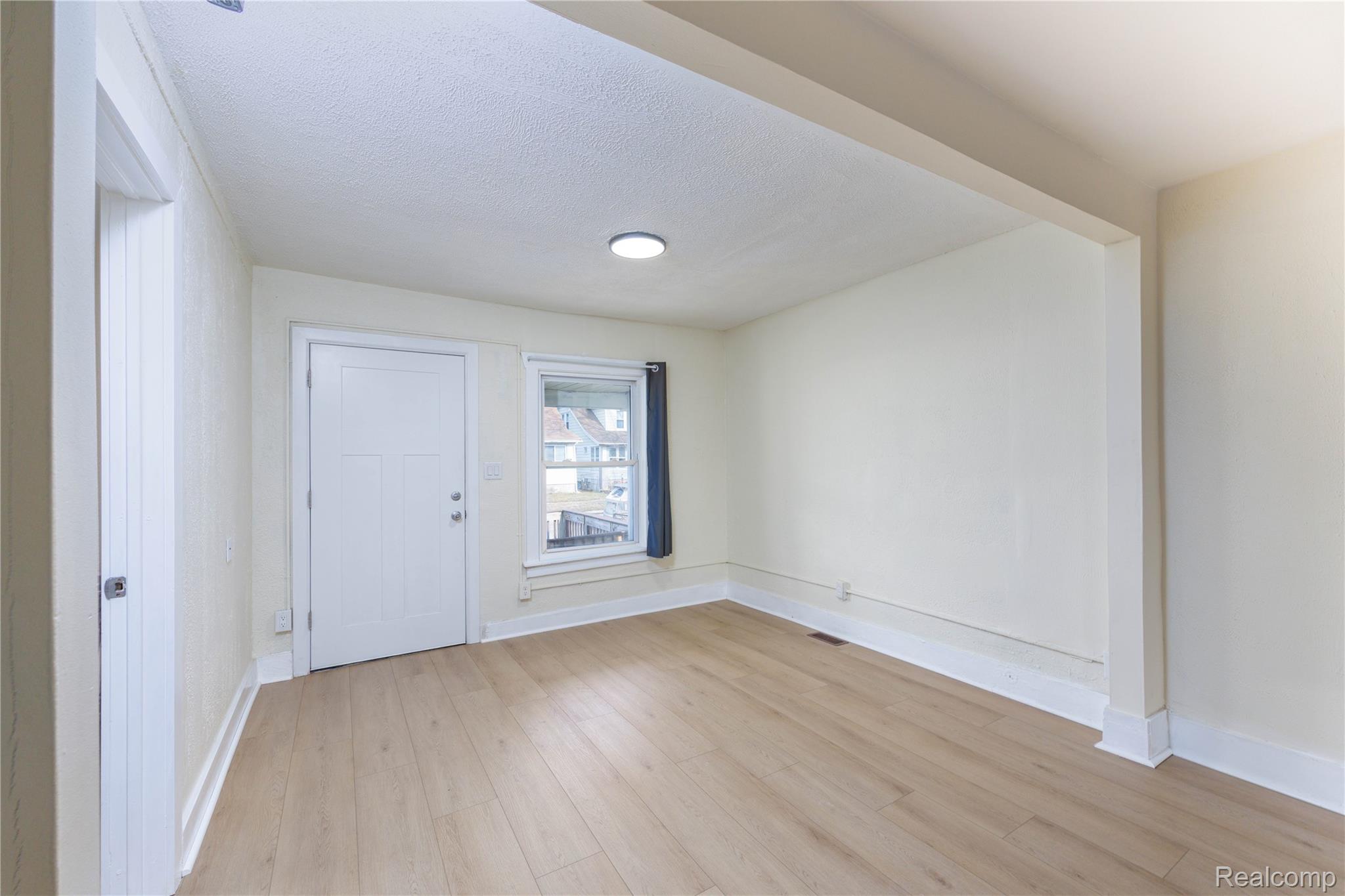 107 W Hayes Avenue Property Photo 3