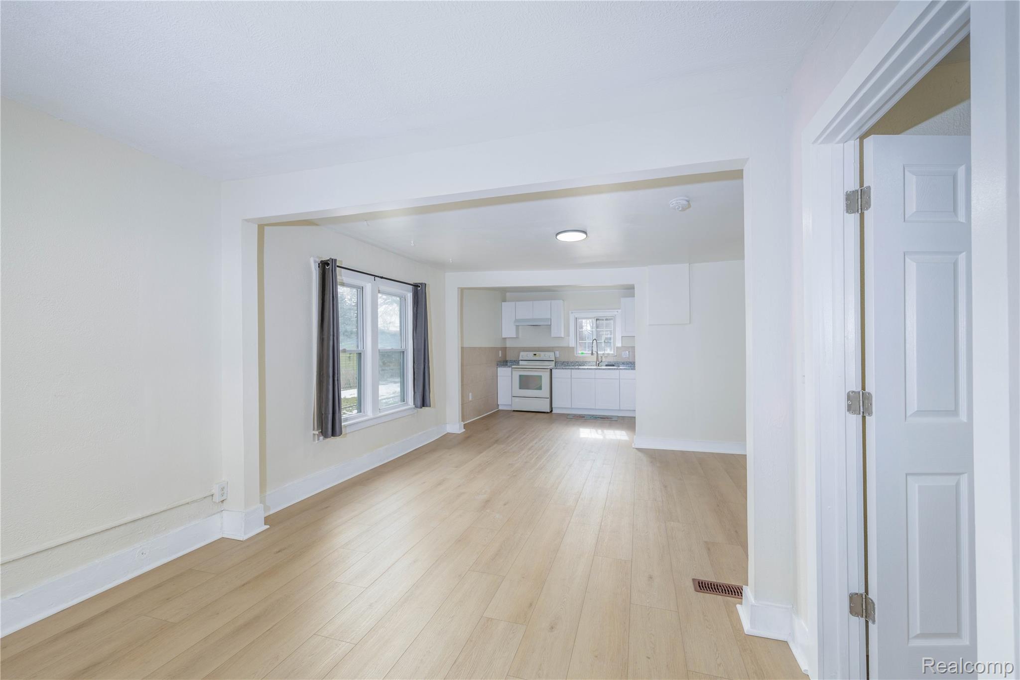 107 W Hayes Avenue Property Photo 4