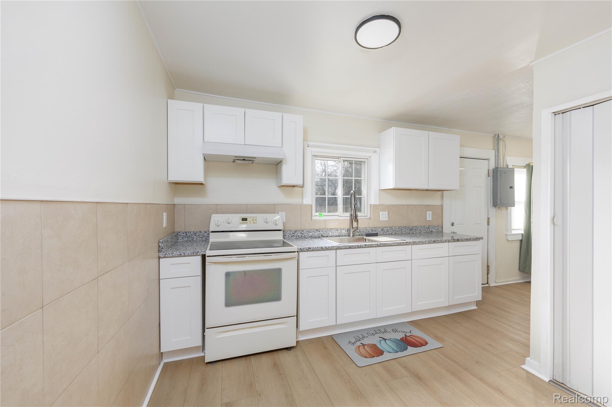 107 W Hayes Avenue Property Photo 5