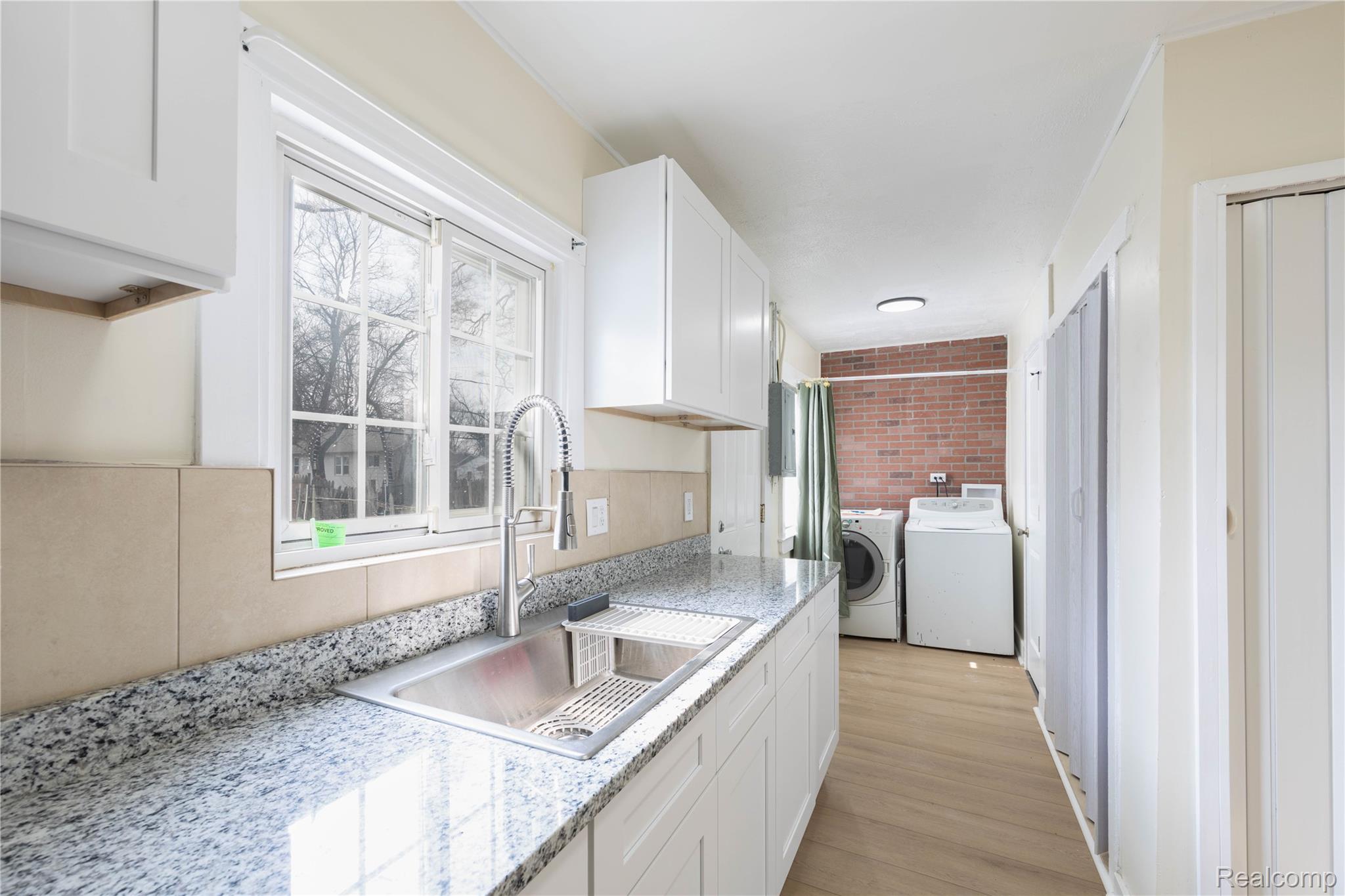 107 W Hayes Avenue Property Photo 6