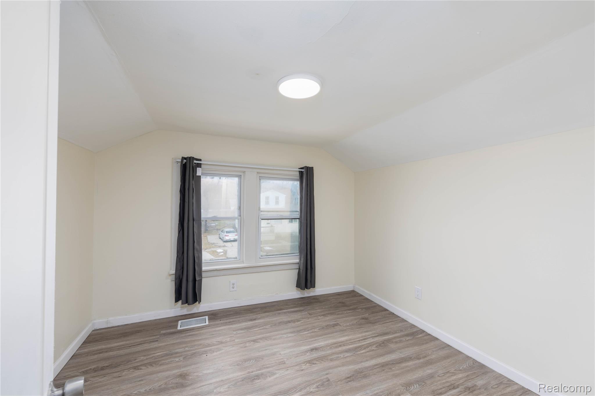 107 W Hayes Avenue Property Photo 11
