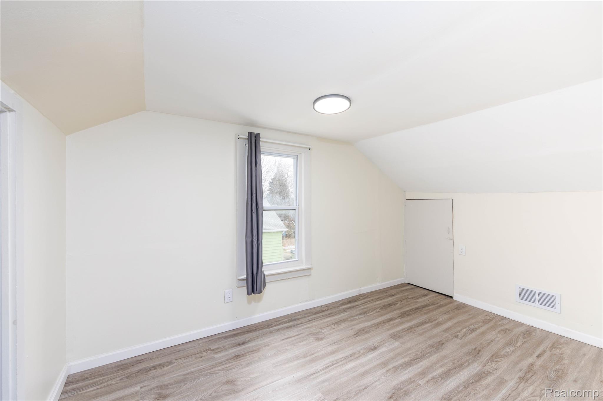 107 W Hayes Avenue Property Photo 13