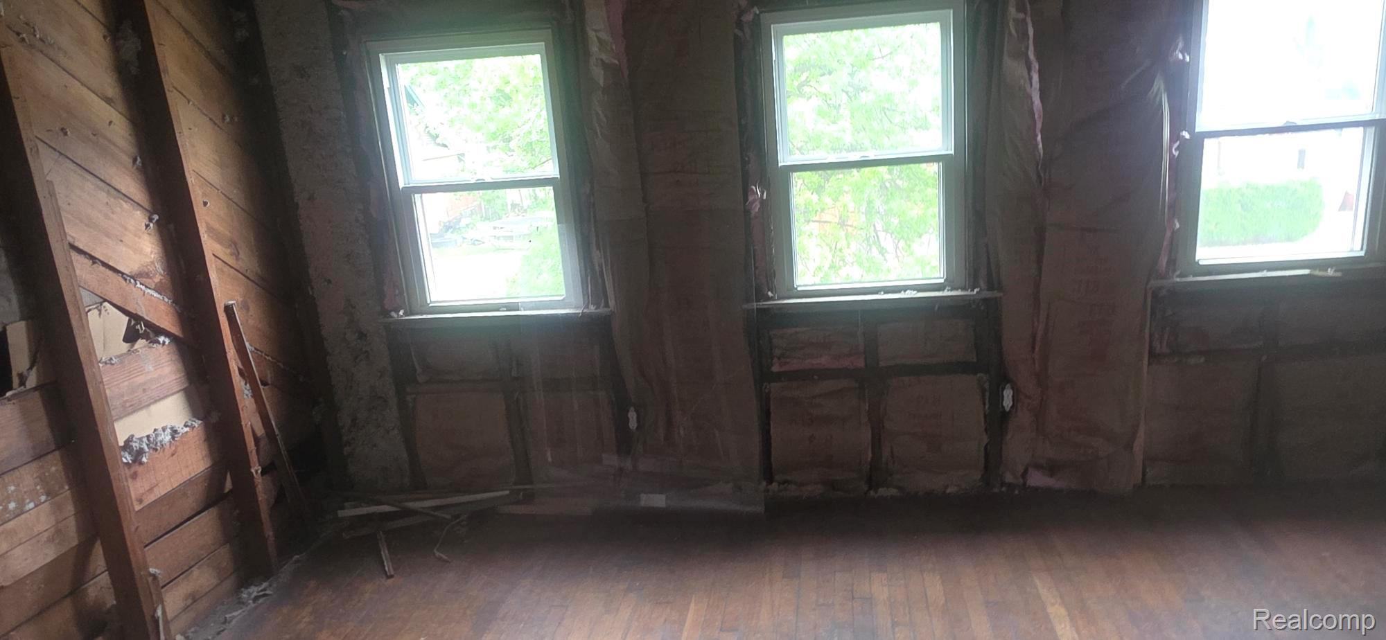 59 W. Parkhurst Property Photo 8