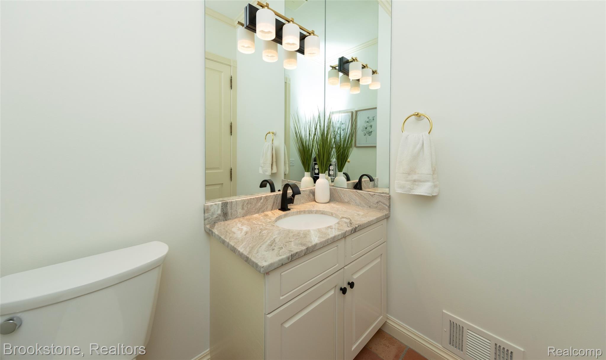 1494 Highpoint Property Photo 38