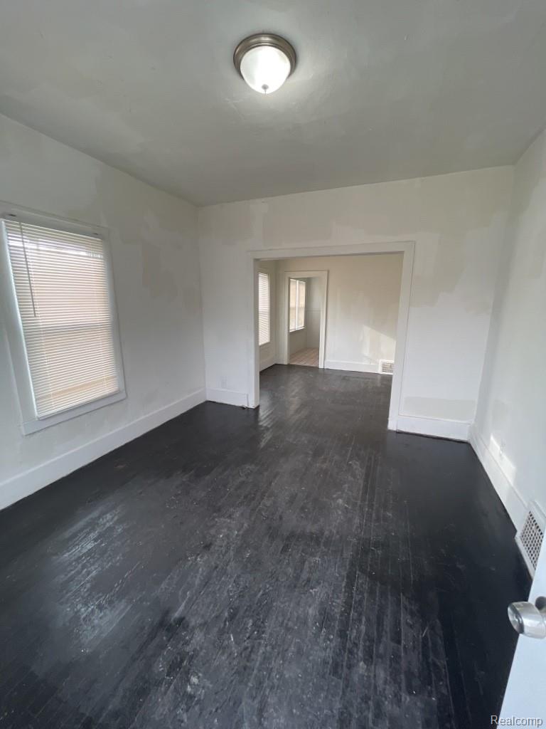 15351 Petoskey Avenue Property Photo 4