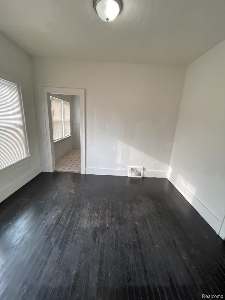 15351 Petoskey Avenue Property Photo 5