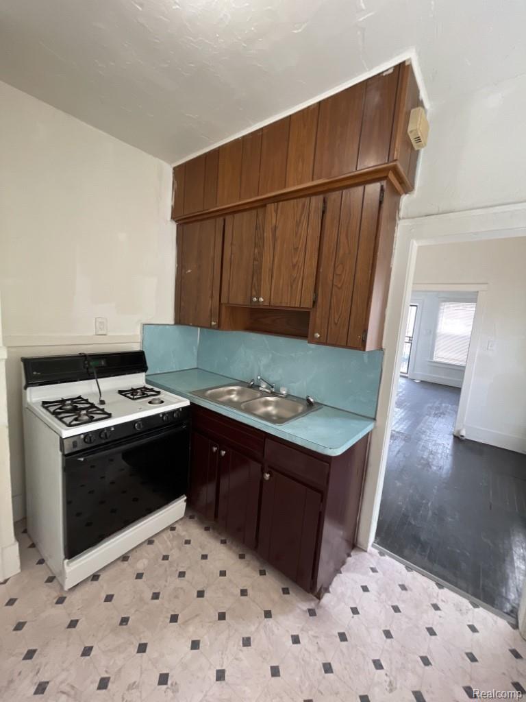 15351 Petoskey Avenue Property Photo 6