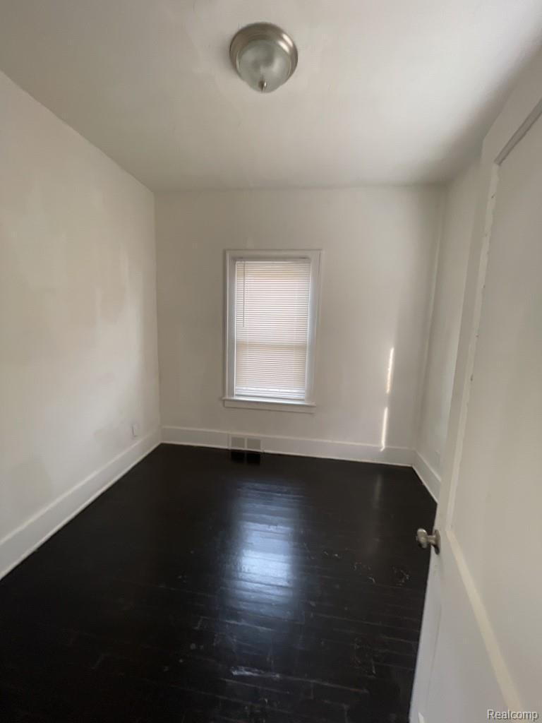 15351 Petoskey Avenue Property Photo 9