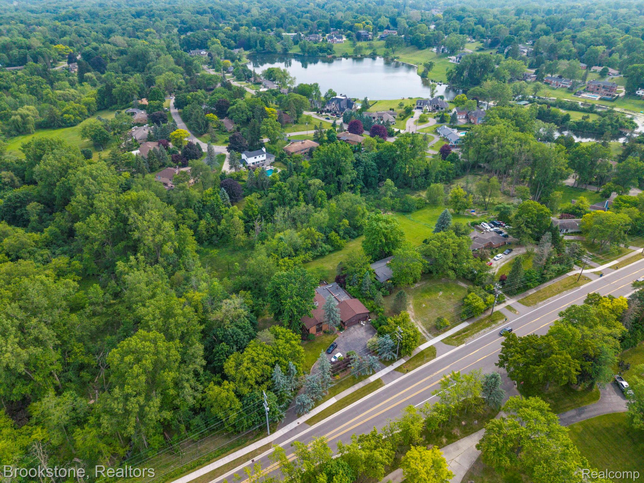 4665 W Maple Road Property Photo 2