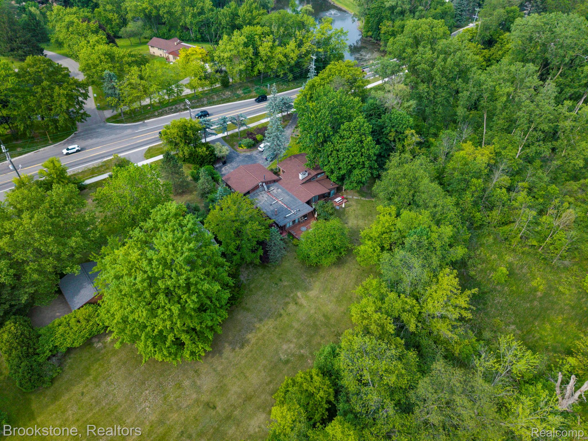 4665 W Maple Road Property Photo 3
