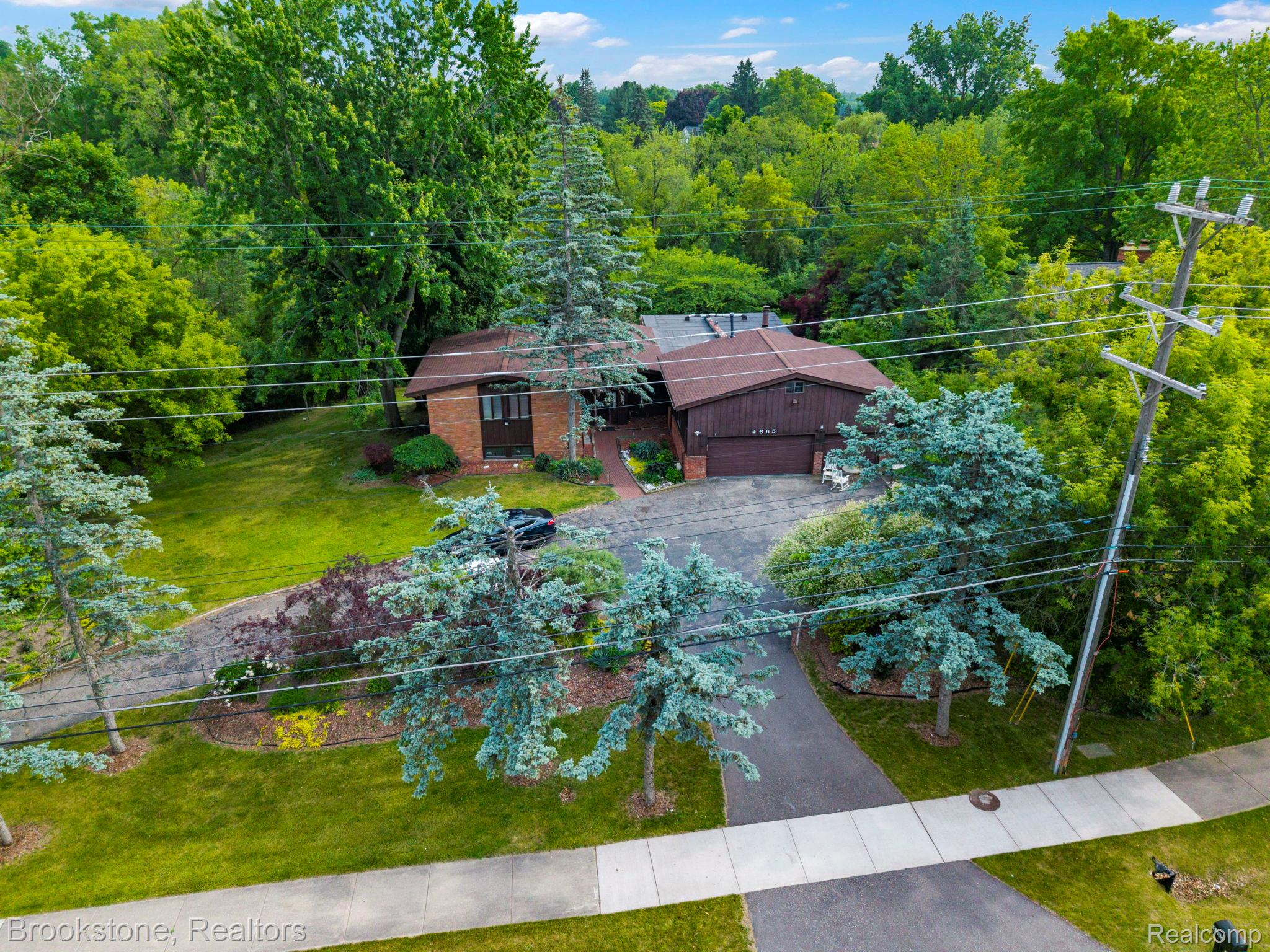 4665 W Maple Road Property Photo 7