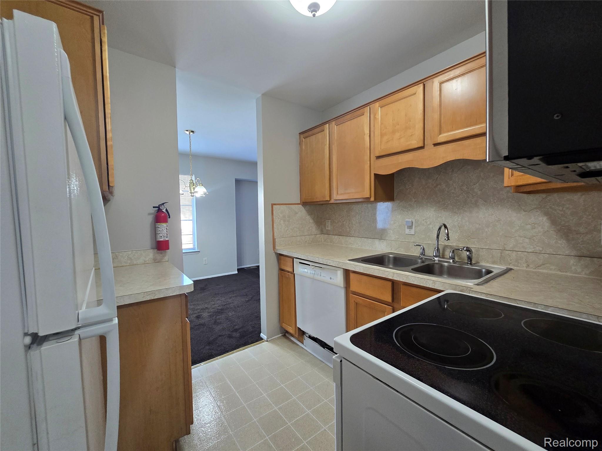 30276 Southfield Road 215 Property Photo 5