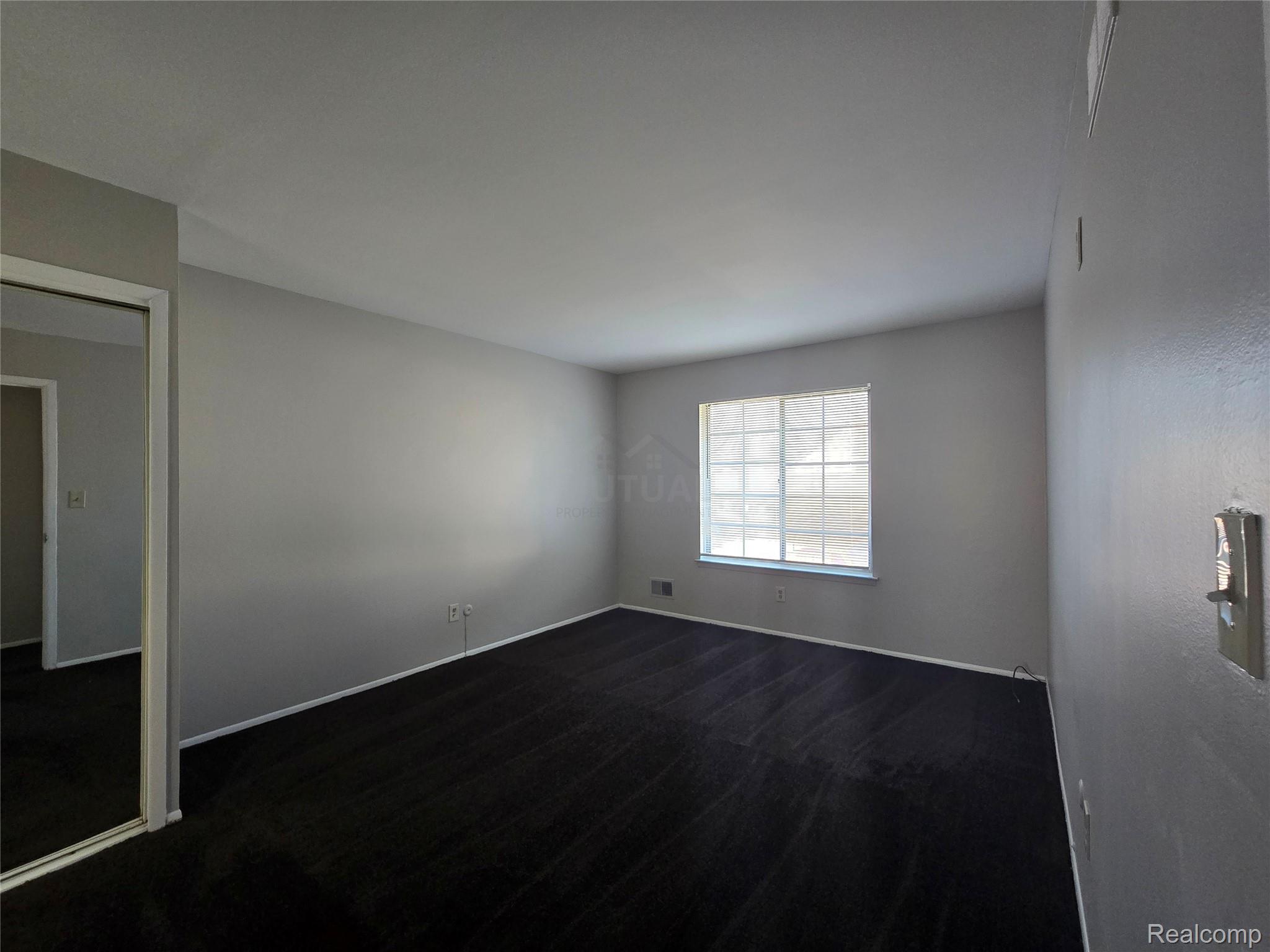 30276 Southfield Road 215 Property Photo 9