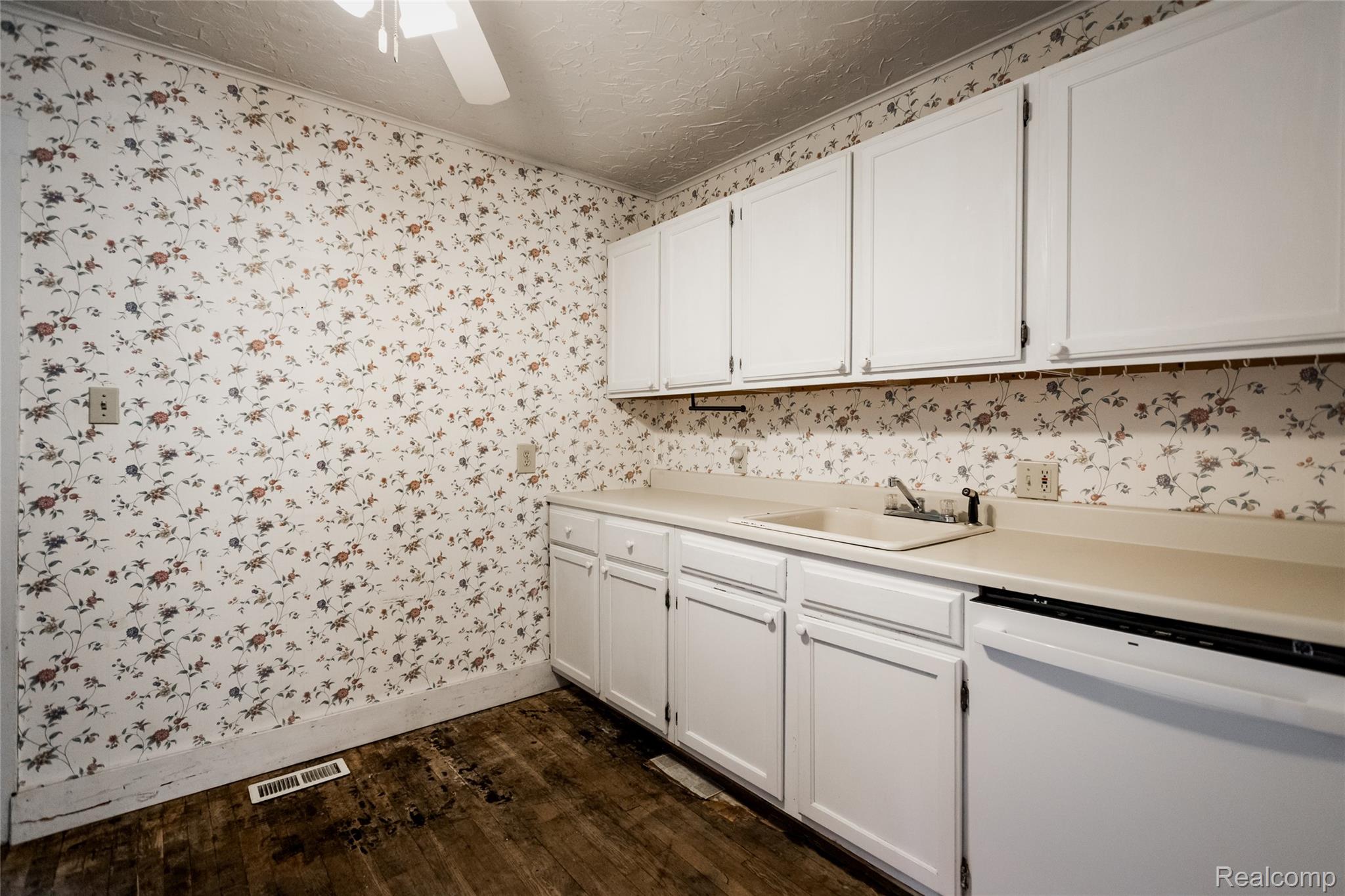 23122 Reynolds Avenue Property Photo 15