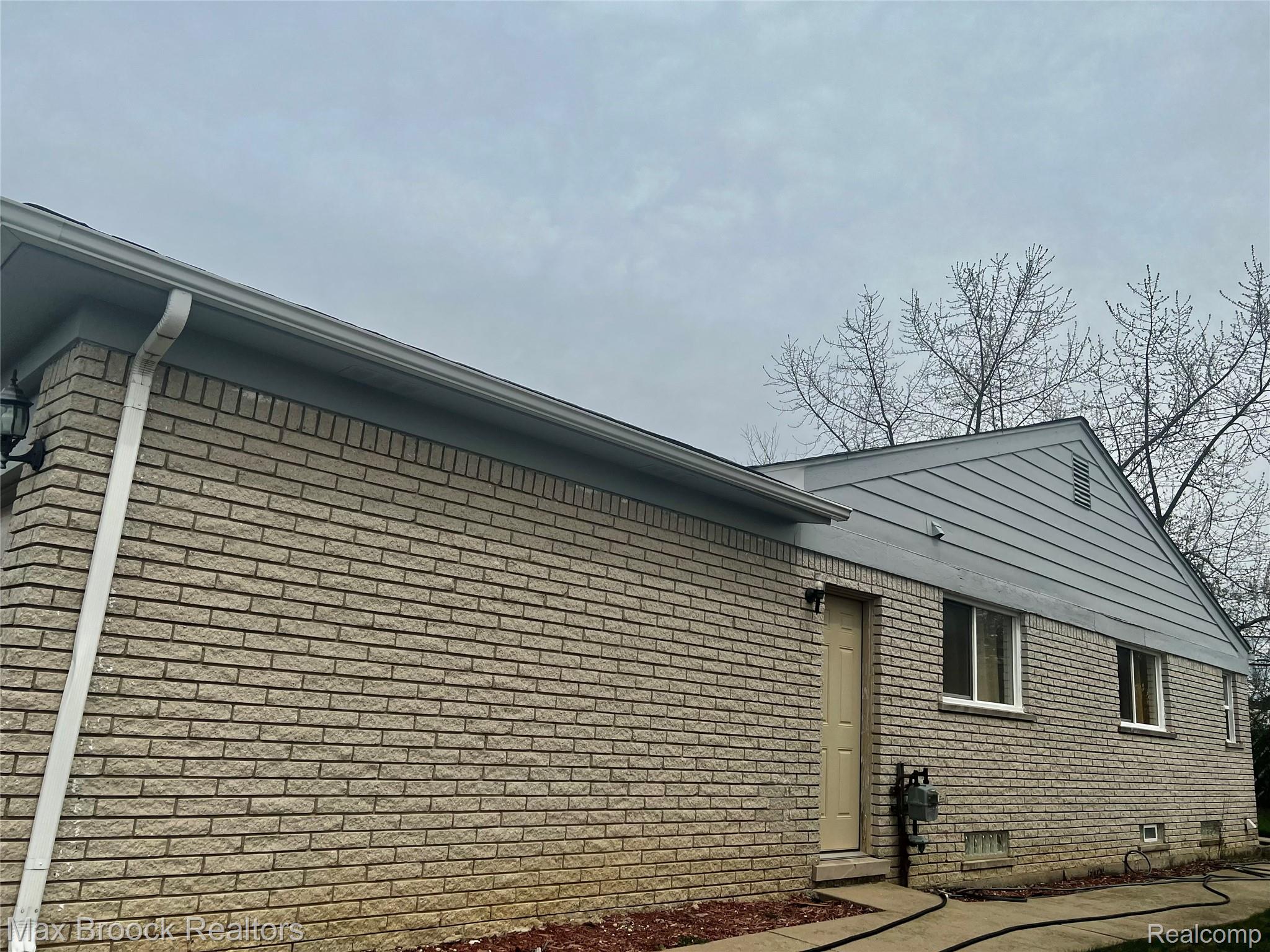 23866 Merrill Avenue Property Photo 4