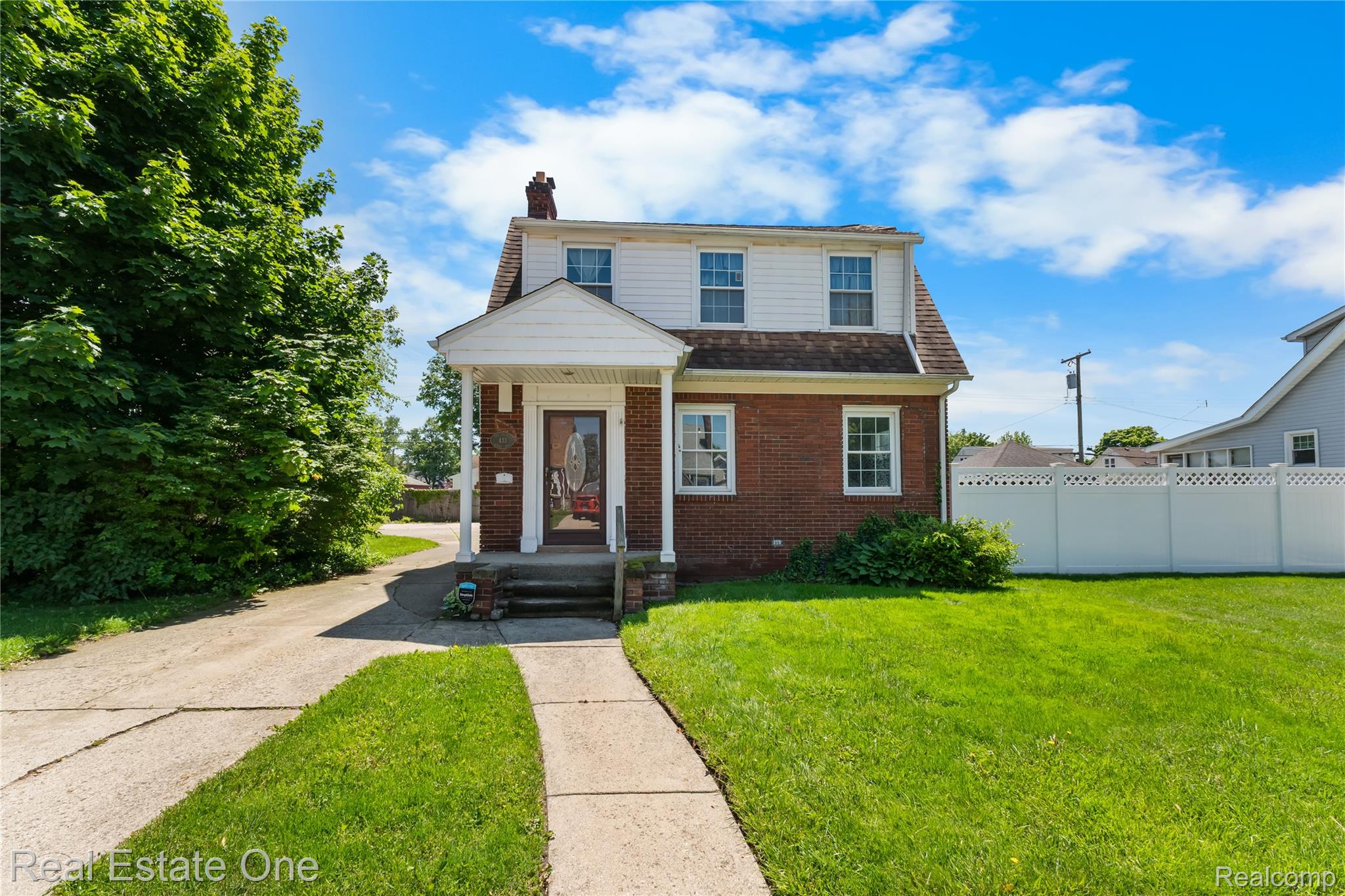 433 Kings Highway Property Photo 2