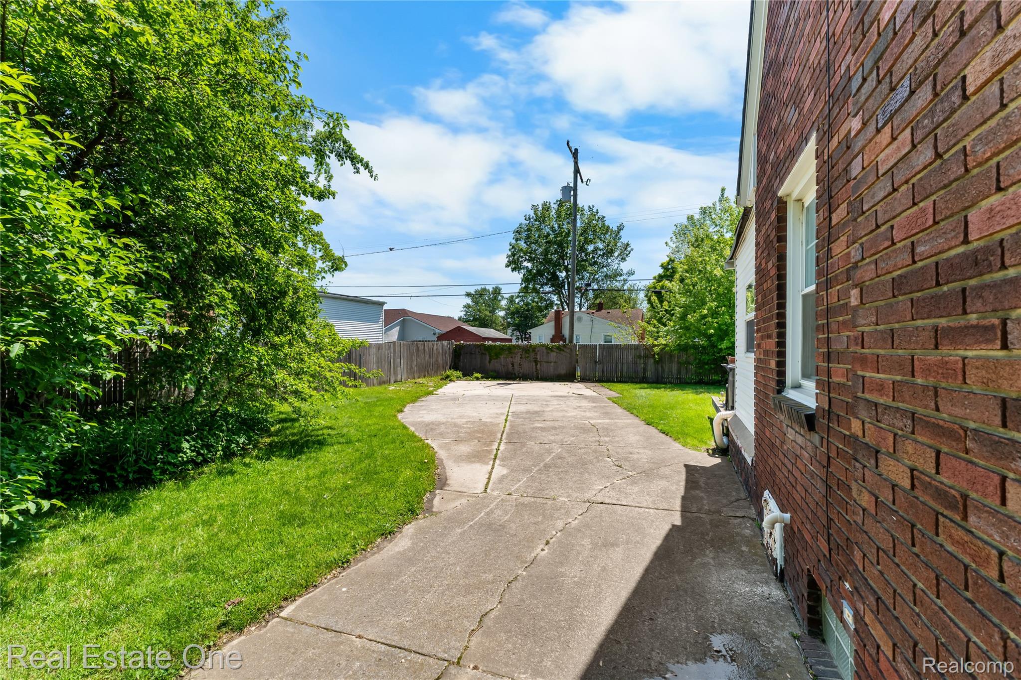 433 Kings Highway Property Photo 5