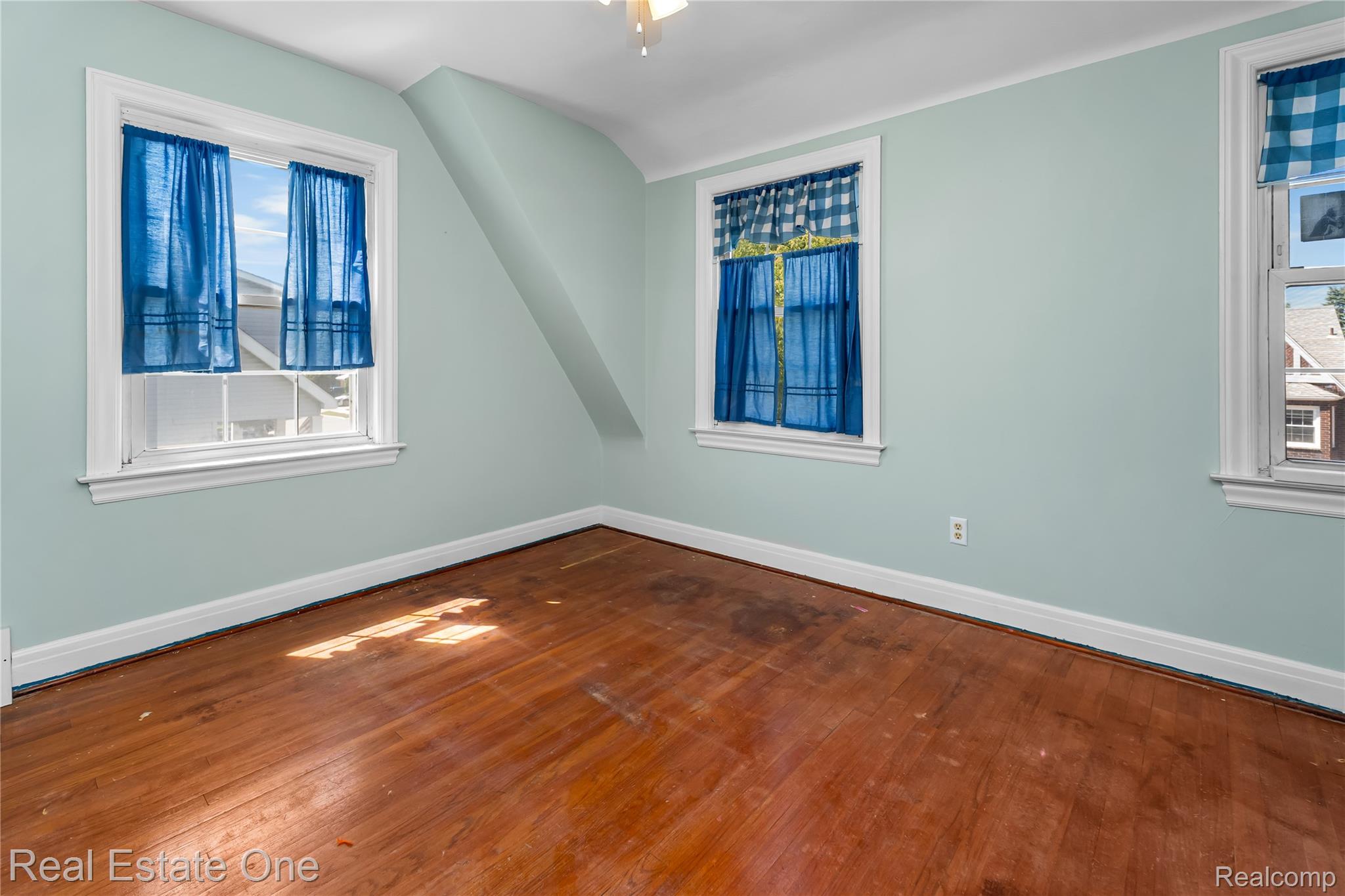 433 Kings Highway Property Photo 16