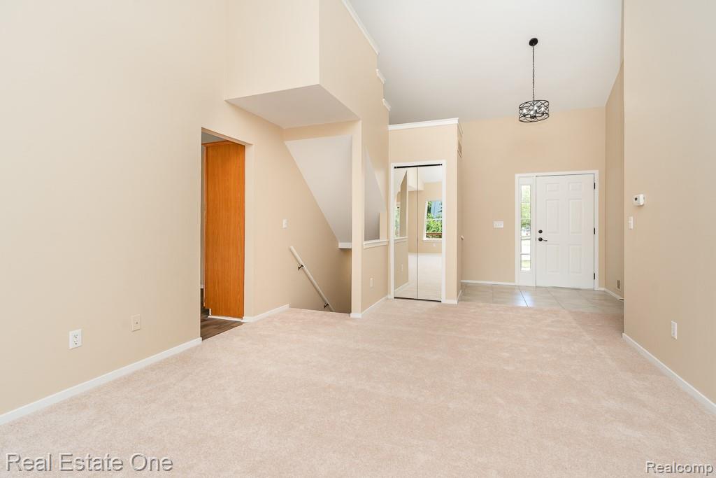 283 Whispering Hill Property Photo 5