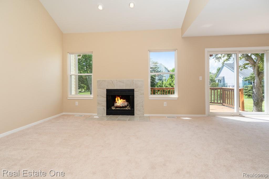 283 Whispering Hill Property Photo 6