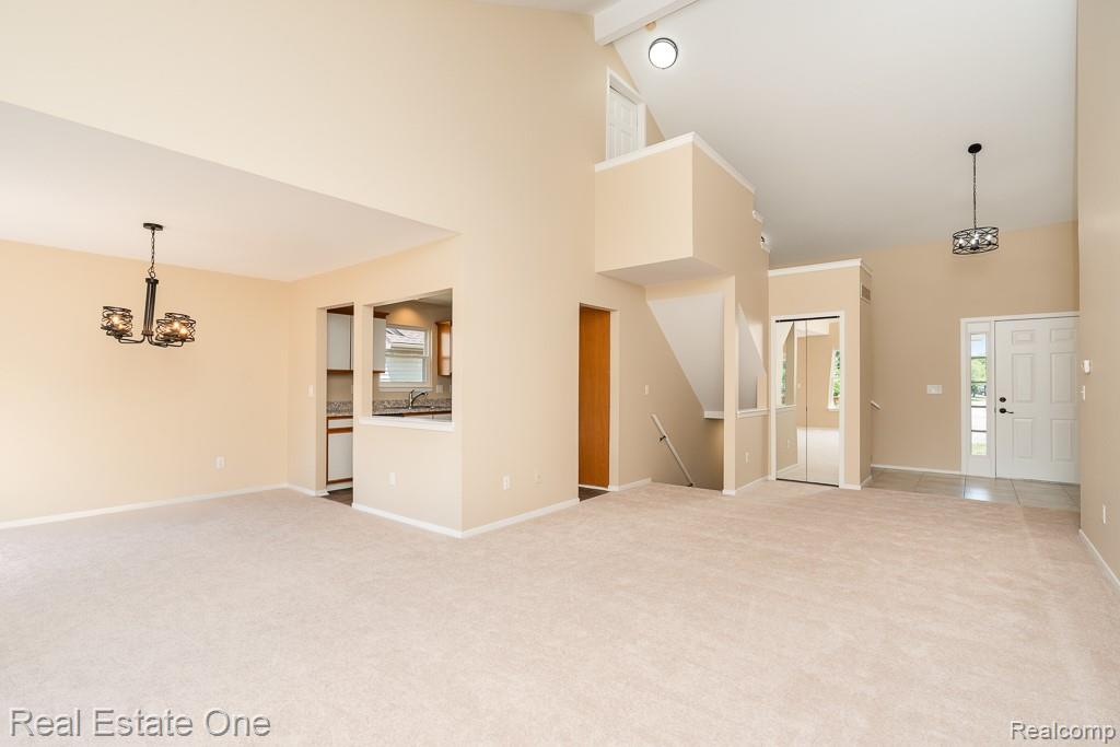 283 Whispering Hill Property Photo 7