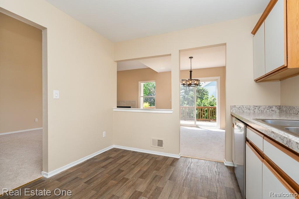 283 Whispering Hill Property Photo 12