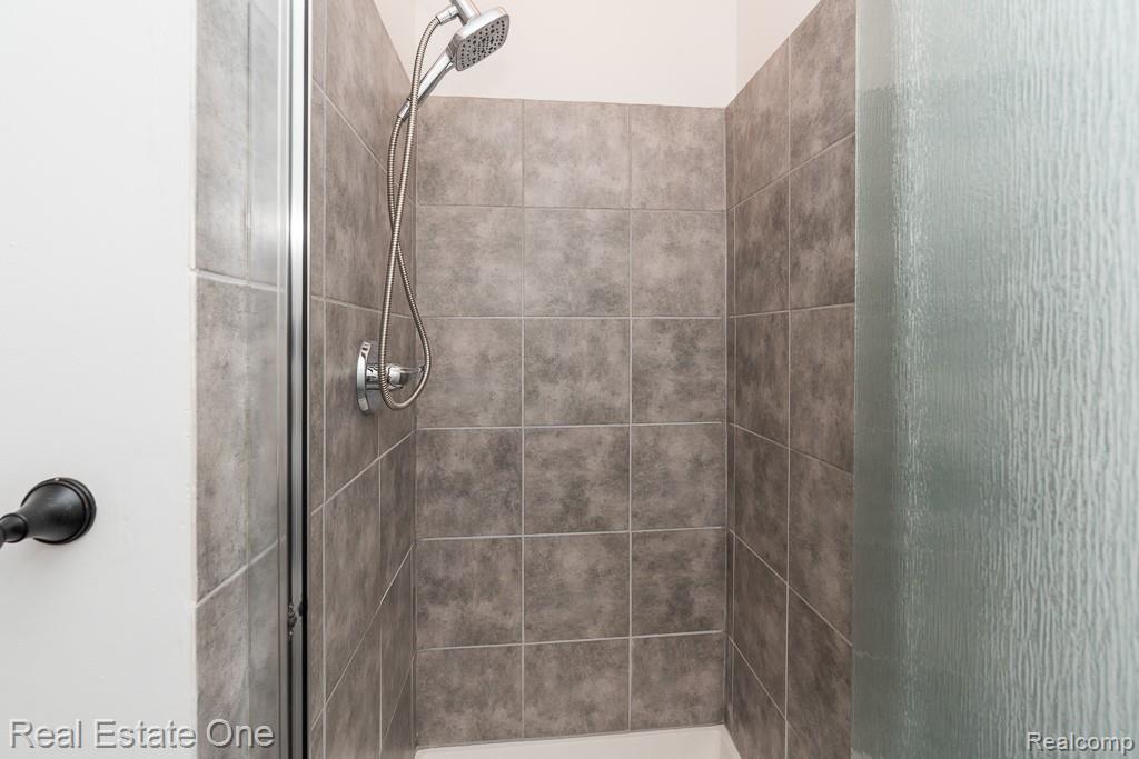 283 Whispering Hill Property Photo 16