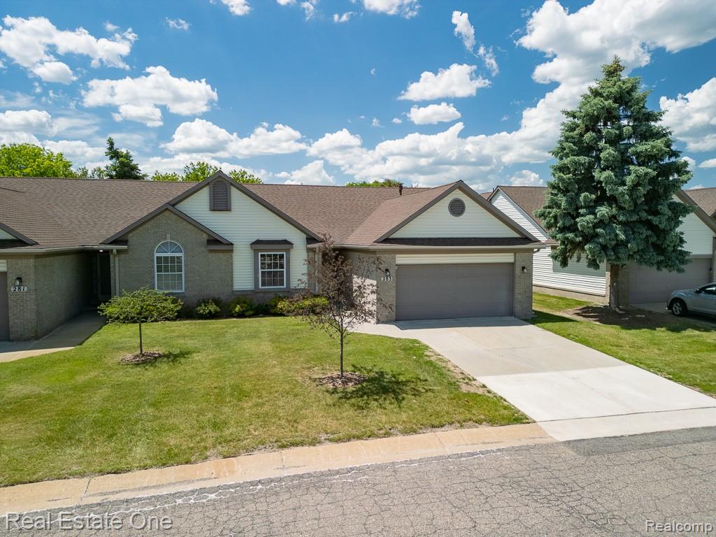 283 Whispering Hill Property Photo 37