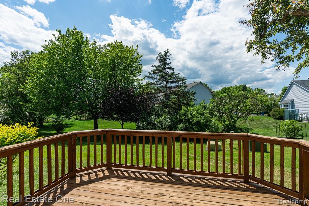 283 Whispering Hill Property Photo 48