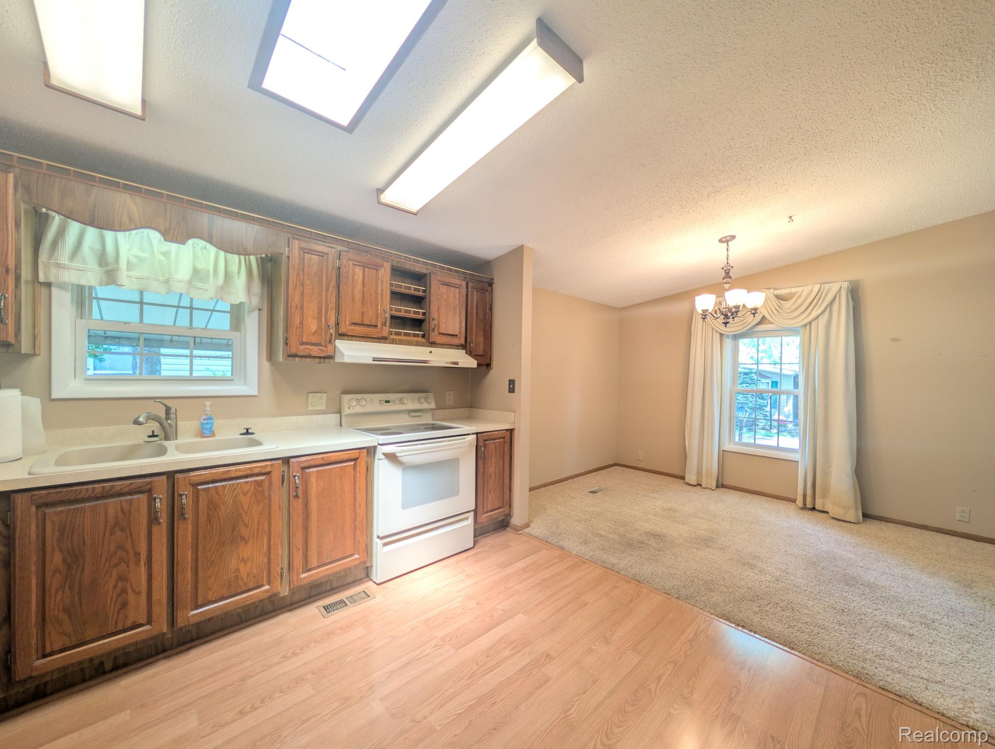 636 Park View Property Photo 3