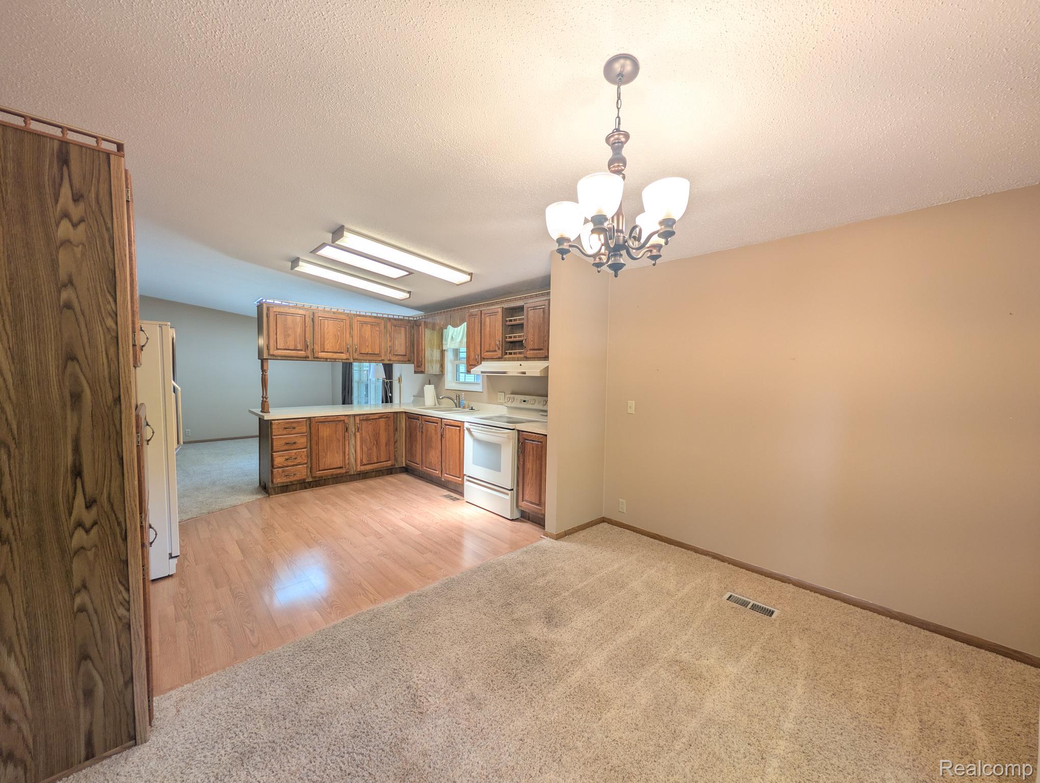 636 Park View Property Photo 5