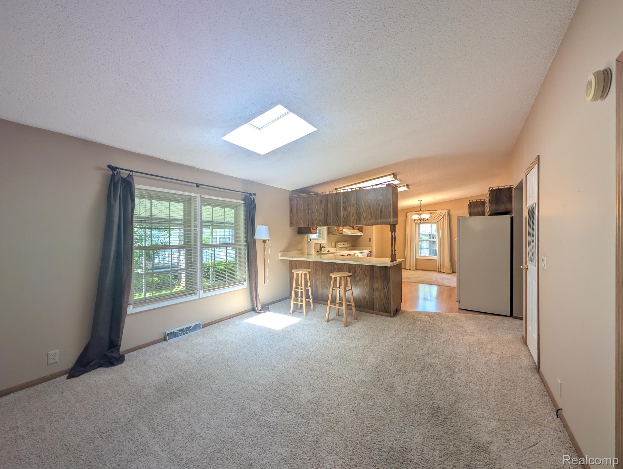 636 Park View Property Photo 6