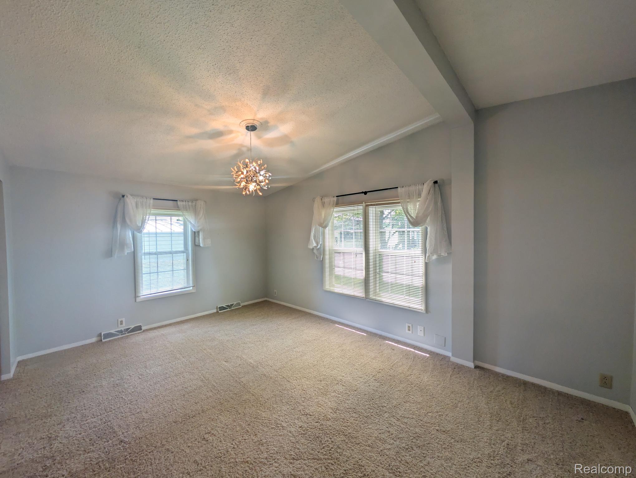 636 Park View Property Photo 9