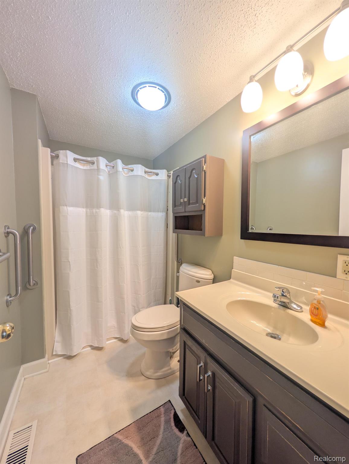 636 Park View Property Photo 11