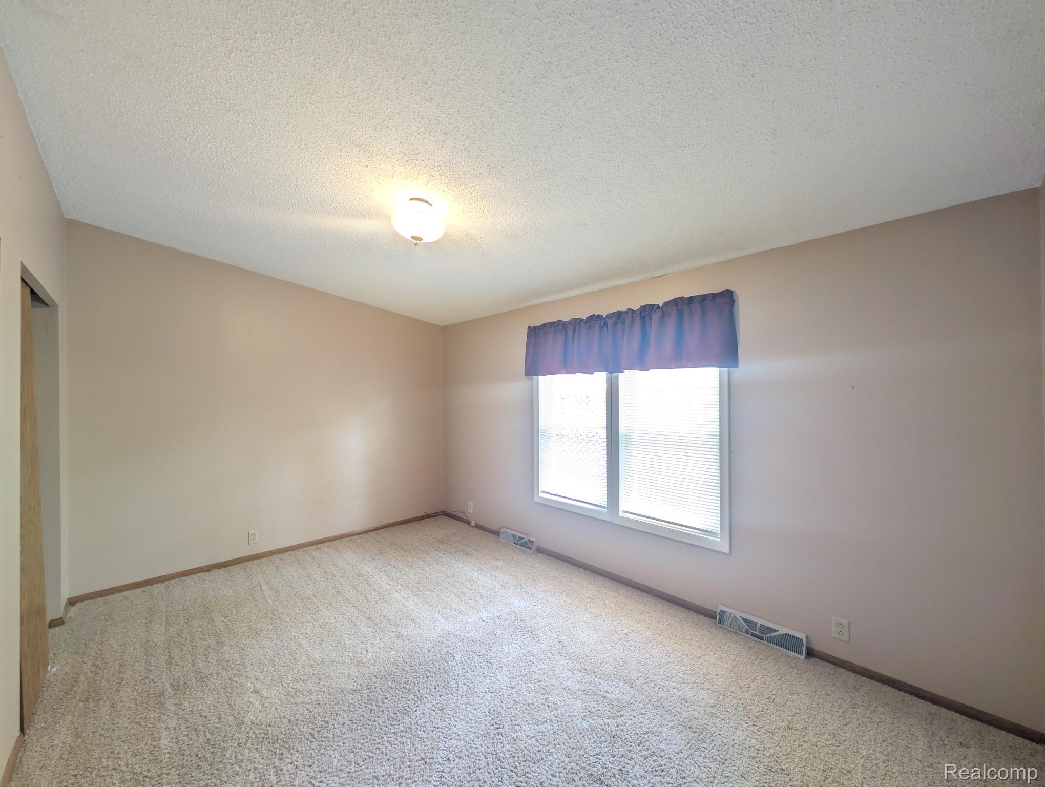 636 Park View Property Photo 15