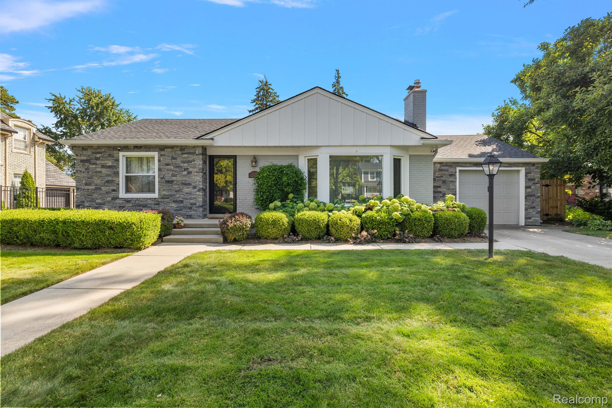 2546 DORCHESTER Road Property Photo 1