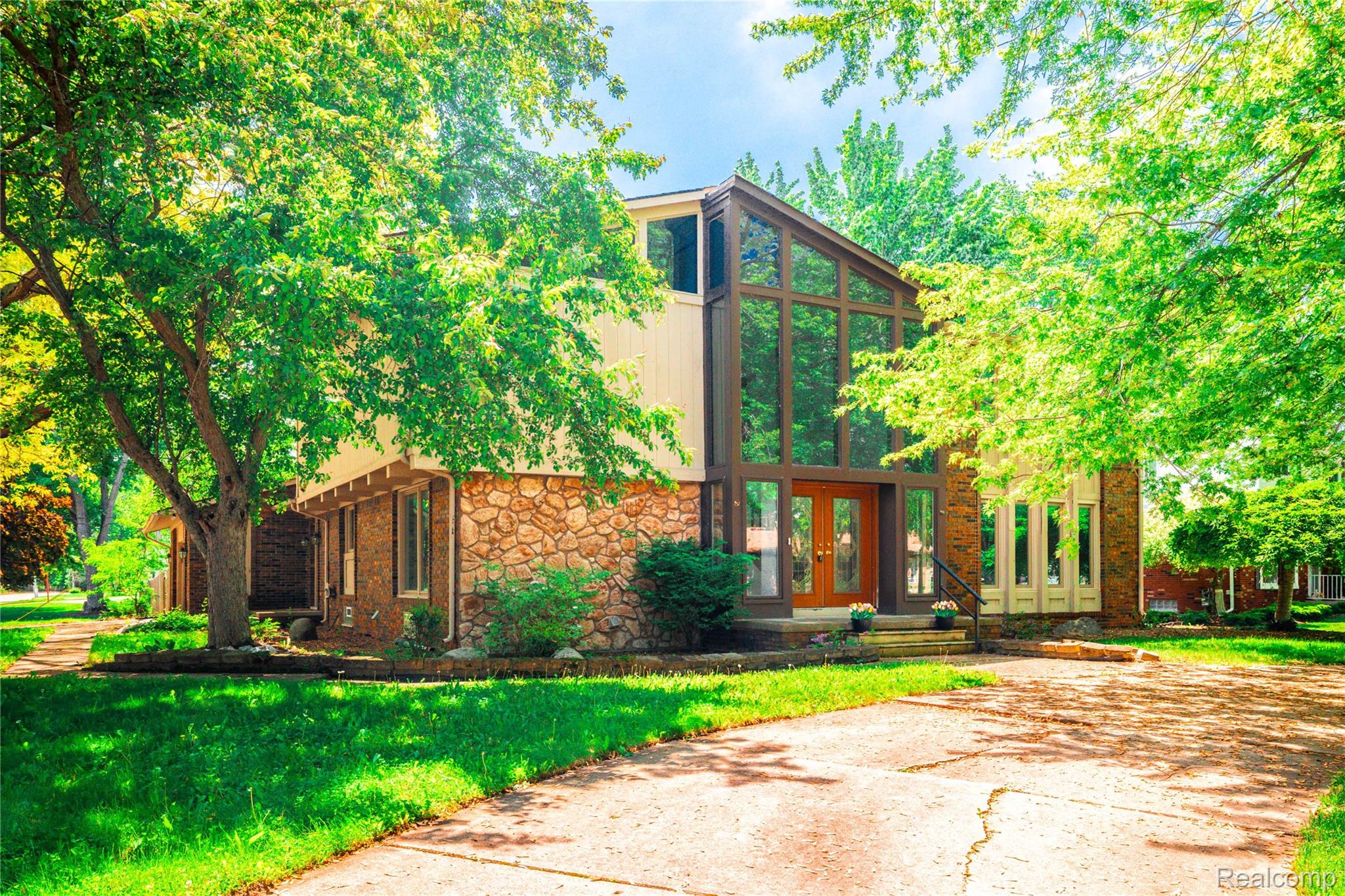 8027 Berkshire Drive Property Photo 1