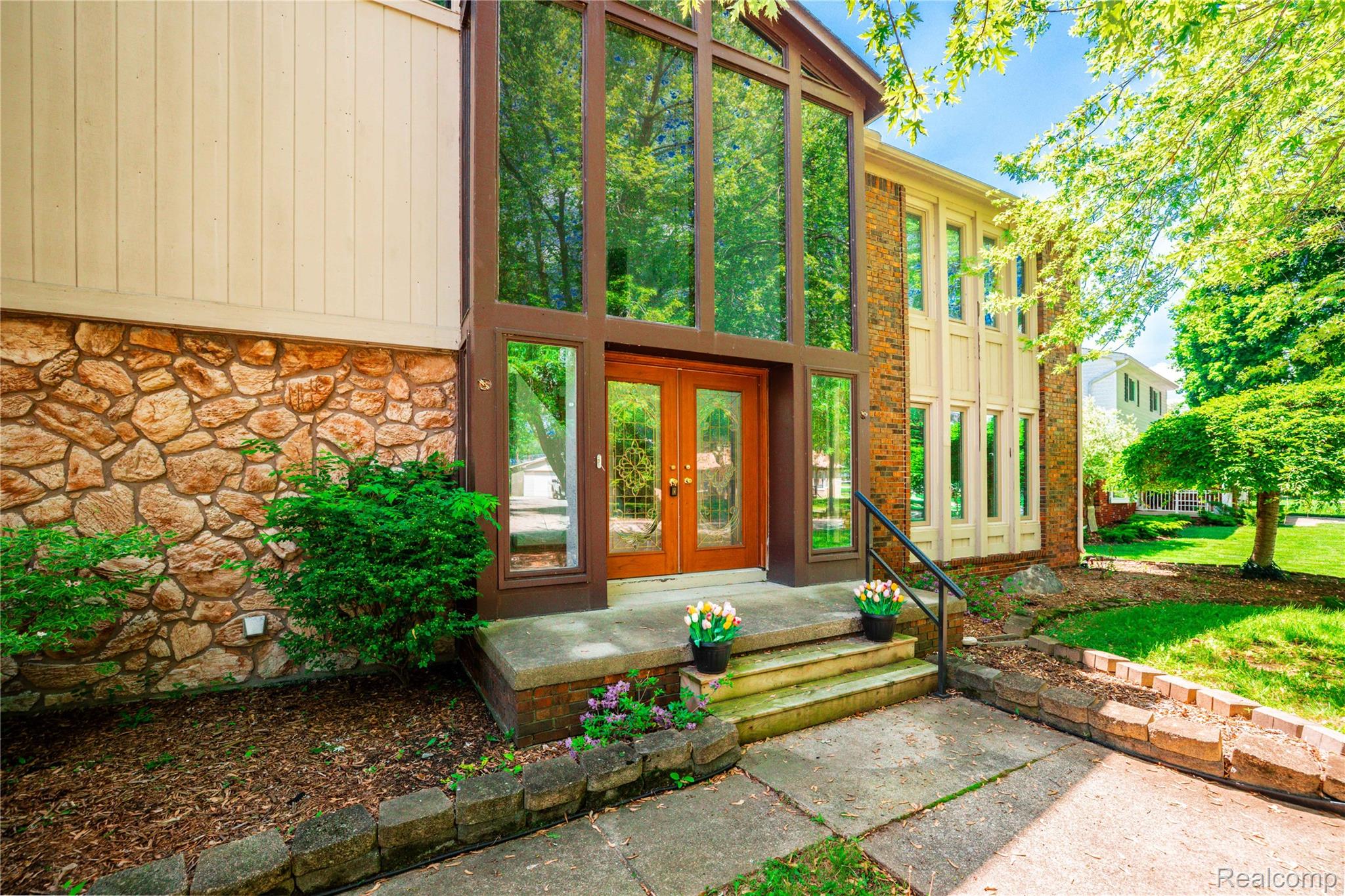 8027 Berkshire Drive Property Photo 3