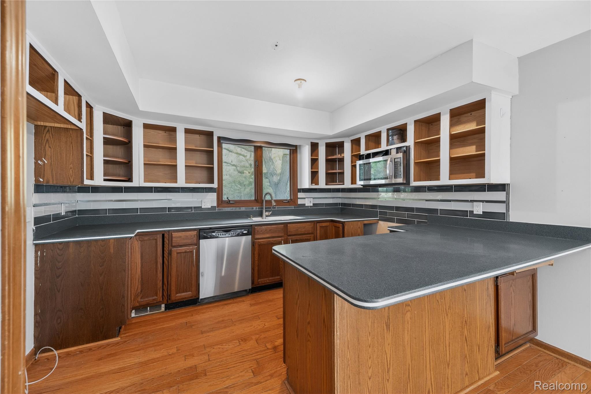 8027 Berkshire Drive Property Photo 6