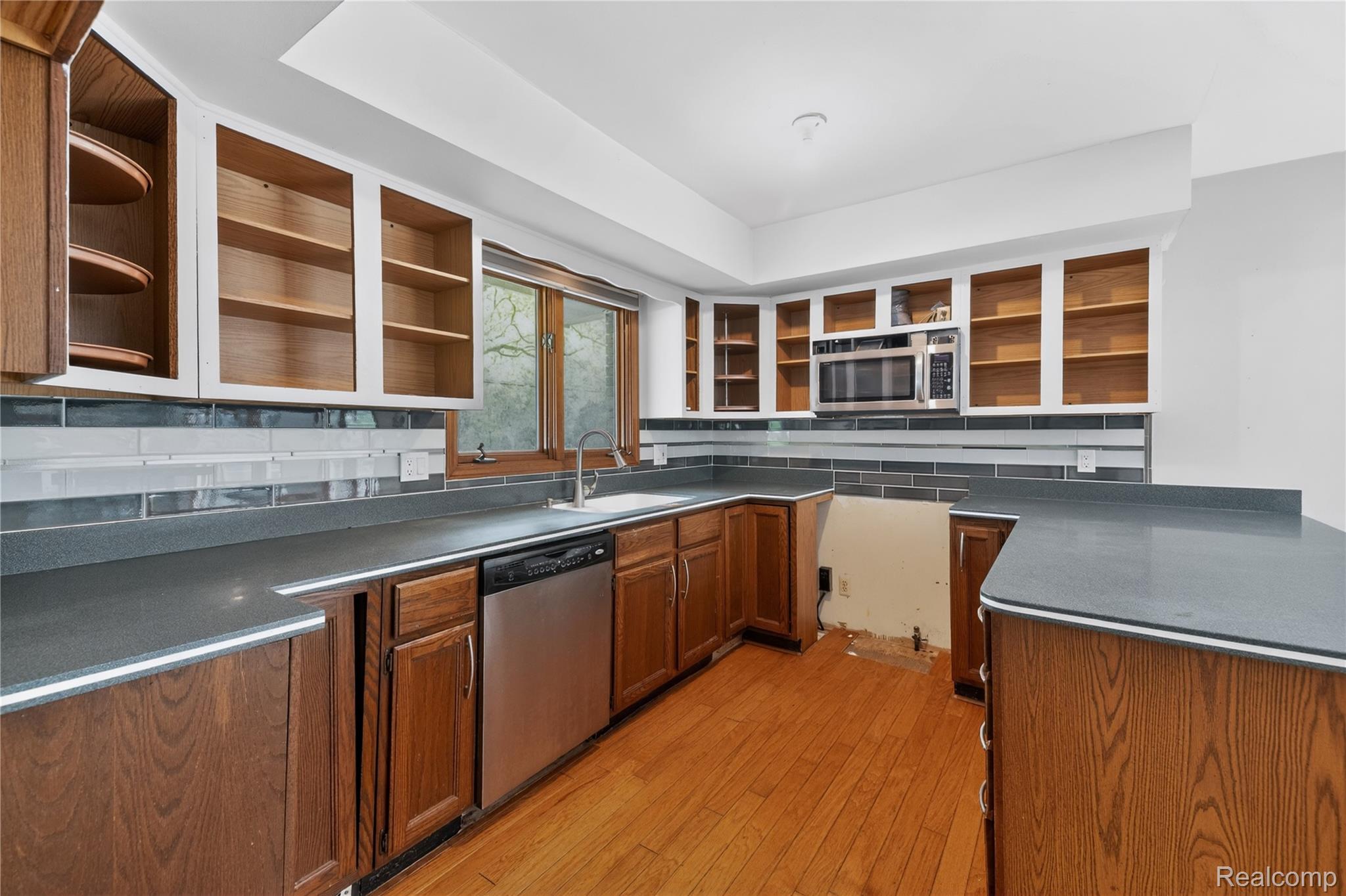 8027 Berkshire Drive Property Photo 7