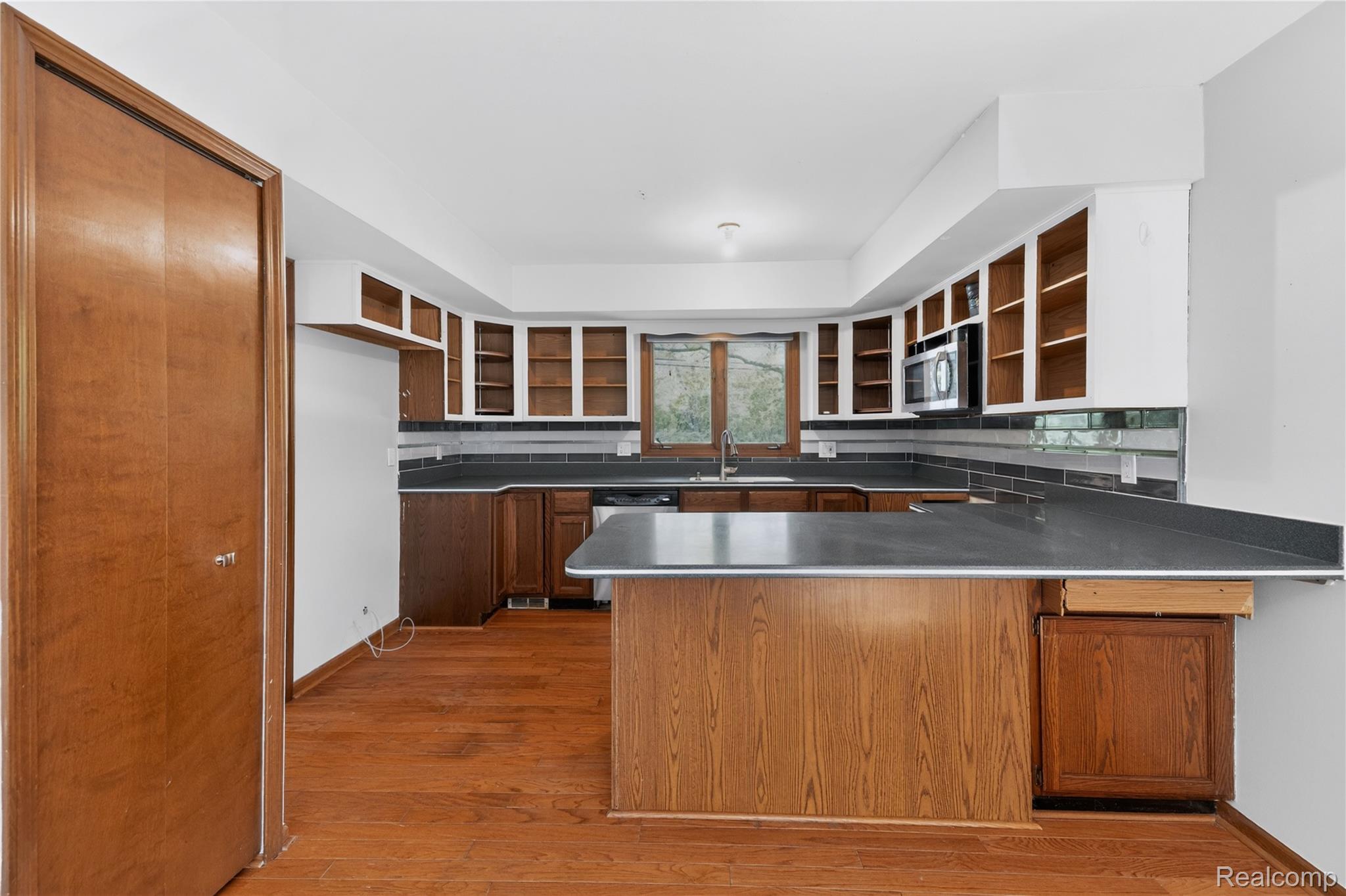 8027 Berkshire Drive Property Photo 8